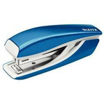 Zszywacz LEITZ WOW 5528 55281036 metaliczny niebieski 10 kart.